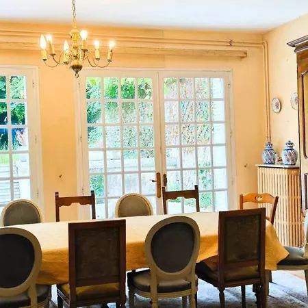 Hébergement de vacances Demeure 13 Personnes Au Centre De Ruffec (Charente)