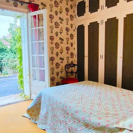 Demeure 13 Personnes Au Centre De Hébergement de vacances Ruffec (Charente)