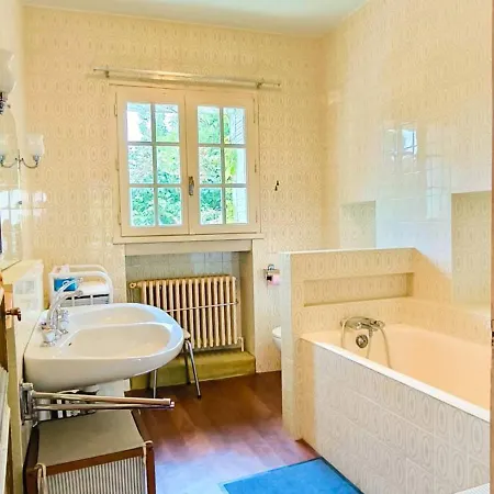 Demeure 13 Personnes Au Centre De * Ruffec (Charente)