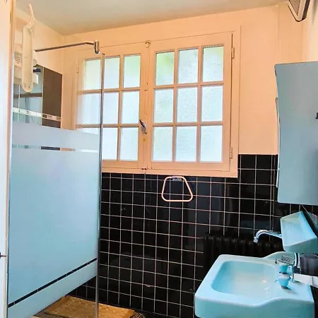 Demeure 13 Personnes Au Centre De Ruffec (Charente)