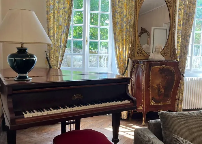 Vakantiehuis Demeure 13 Personnes Au Centre De Ruffec (Charente)