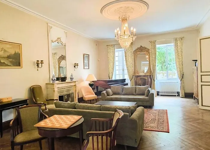 Demeure 13 Personnes Au Centre De Vakantiehuis Ruffec (Charente)