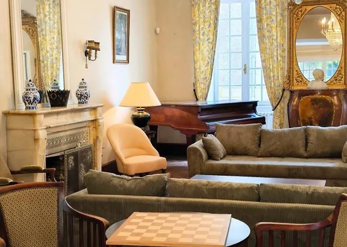 Vakantiehuis Demeure 13 Personnes Au Centre De *