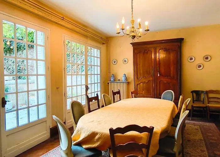 Vakantiehuis Demeure 13 Personnes Au Centre De *