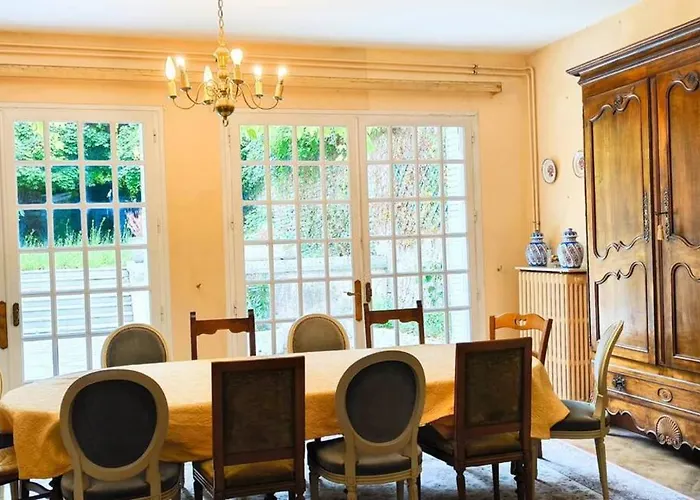 Vakantiehuis Demeure 13 Personnes Au Centre De Ruffec (Charente)